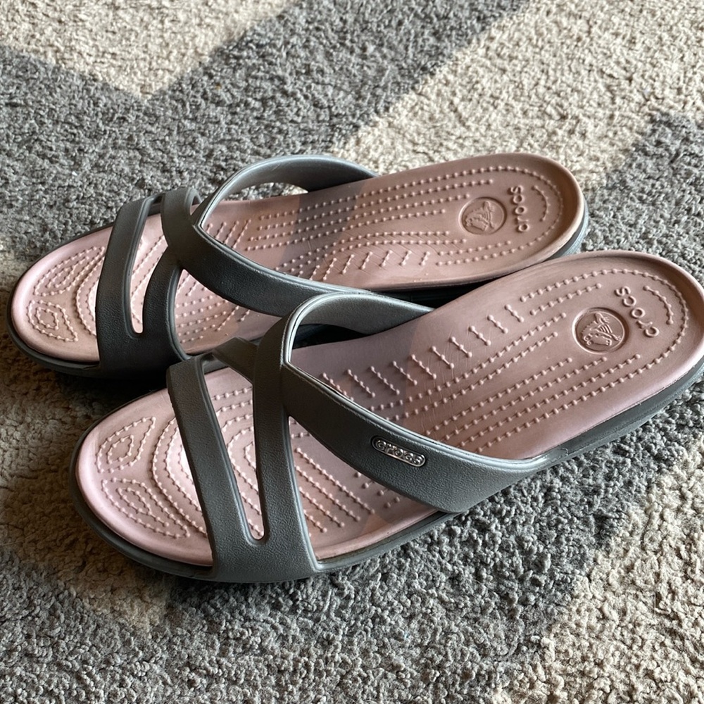 Women’s Crocs Patricia II wedge sandal, size 9